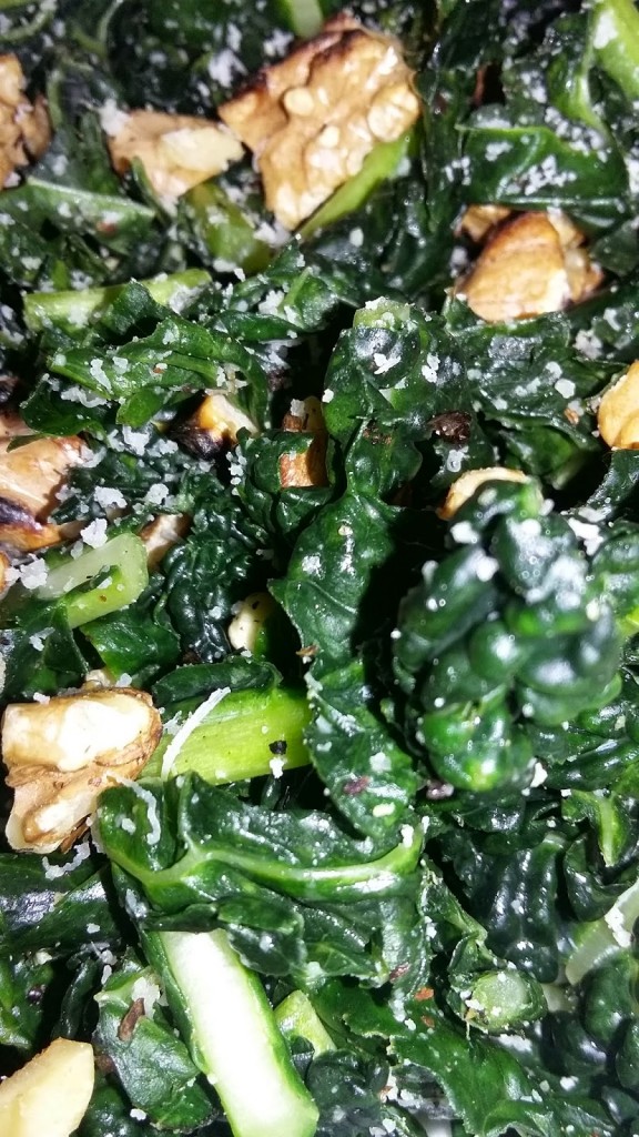 kale and walnut salad